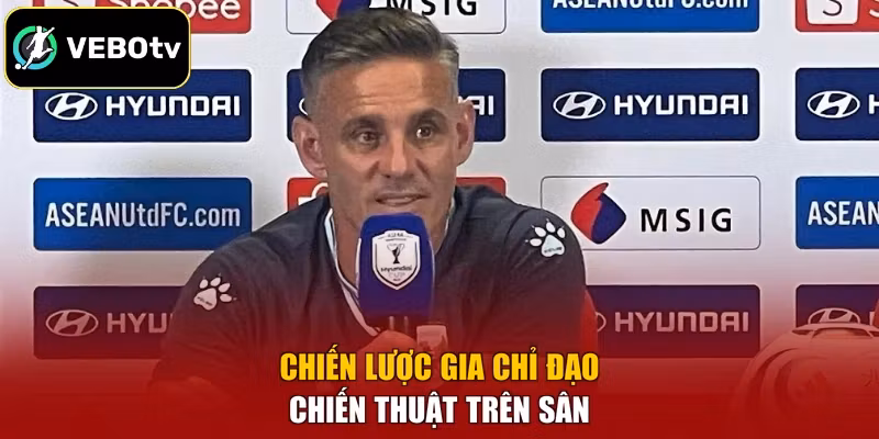 Chiến lược gia chỉ đạo chiến thuật trên sân