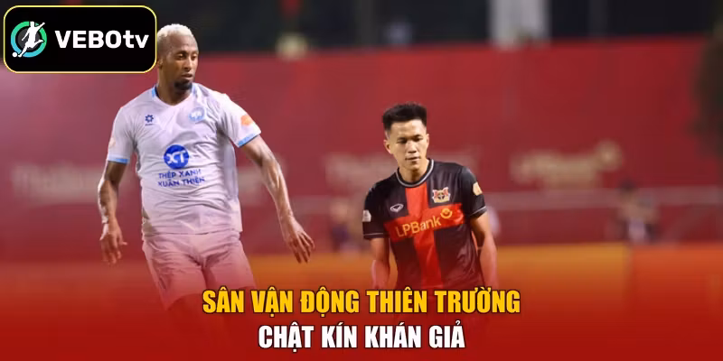 Sân vận động Thiên Trường chật kín khán giả